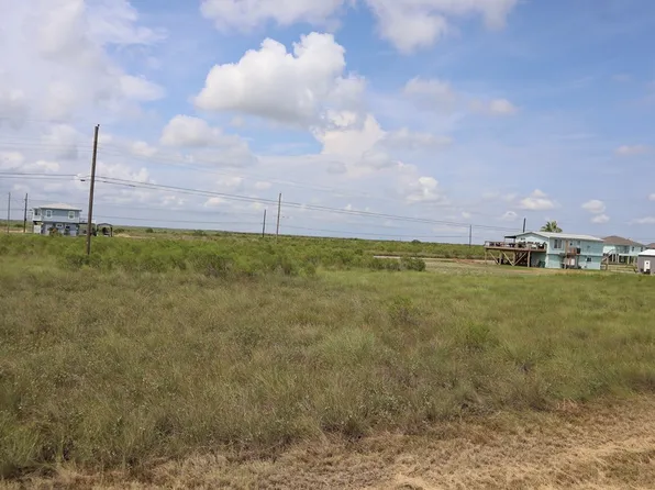 221 & 222 W Forest Oak Ln, Rockport, TX 78382