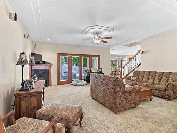 3rd image of 4059 Cherry Ln