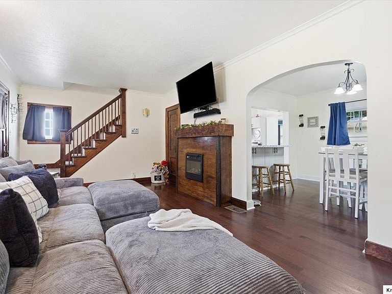 Listing photo 2