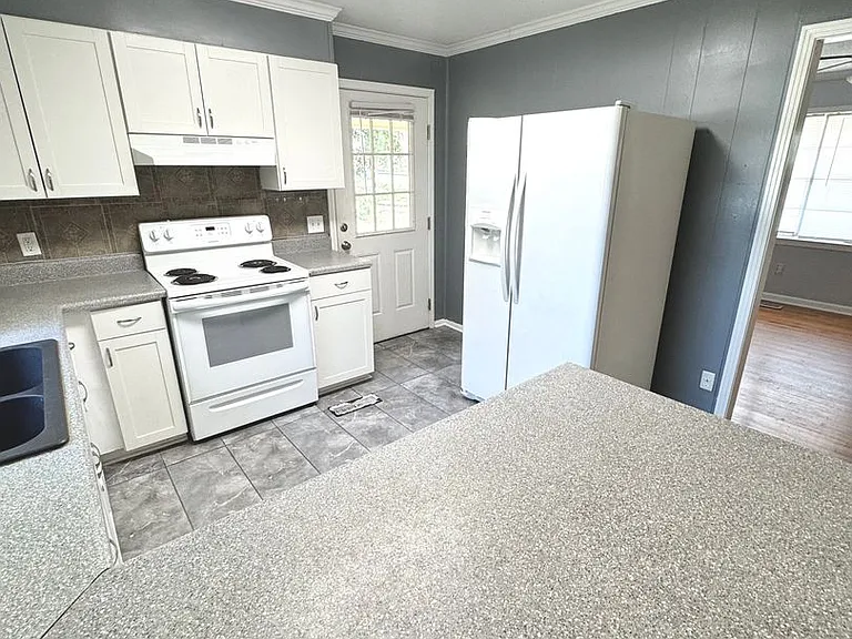 304 Azalea Dr — Photo 6