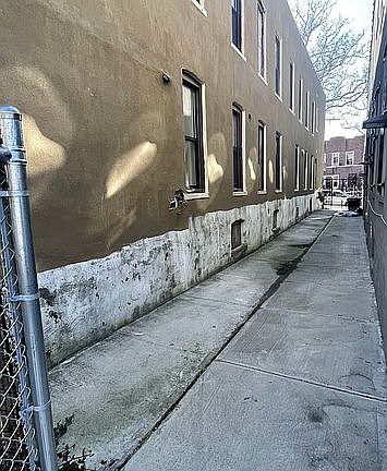 2nd image of 1040 Longfellow Ave
