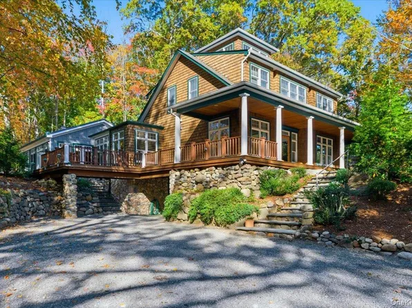 17 Terrace Drive, East Northport, NY 11731