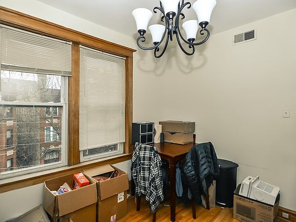 5th image of 852 N Leavitt St #2C