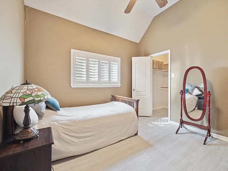 11215 Royce Palms Dr — Photo 20