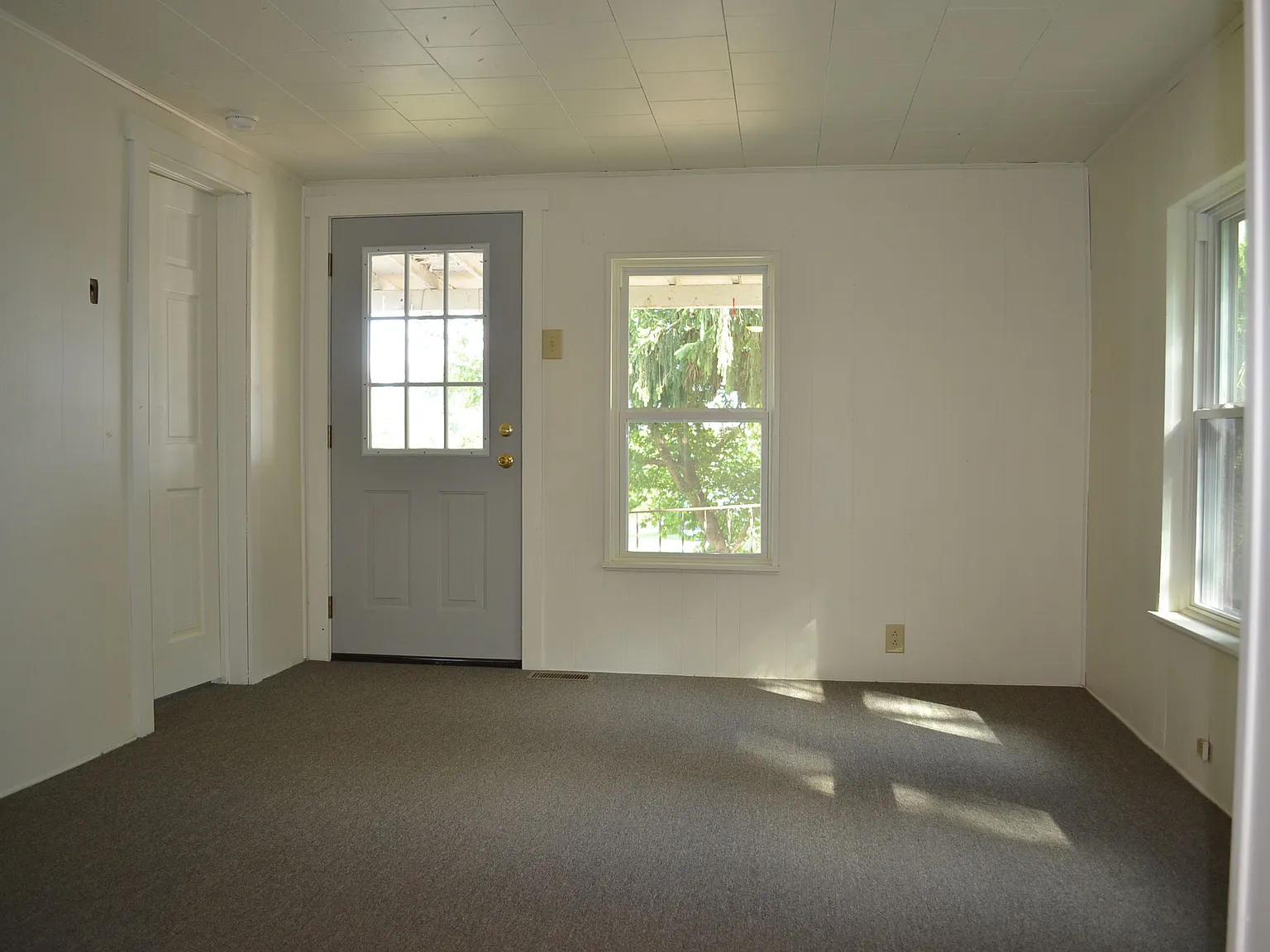 2 bed, 820 sqft, $985 — Photo 2