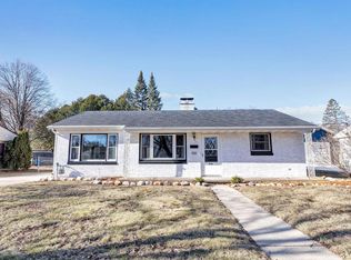 510 Clover Ln, Green Bay, WI 54301