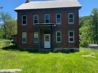 27 Irish Mountain Rd, Temple, PA 19560
