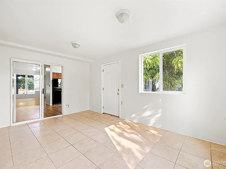1695 Ruth St — Photo 6