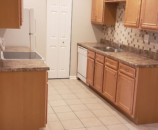 4th image of 1670 Kiowa Dr APT 203