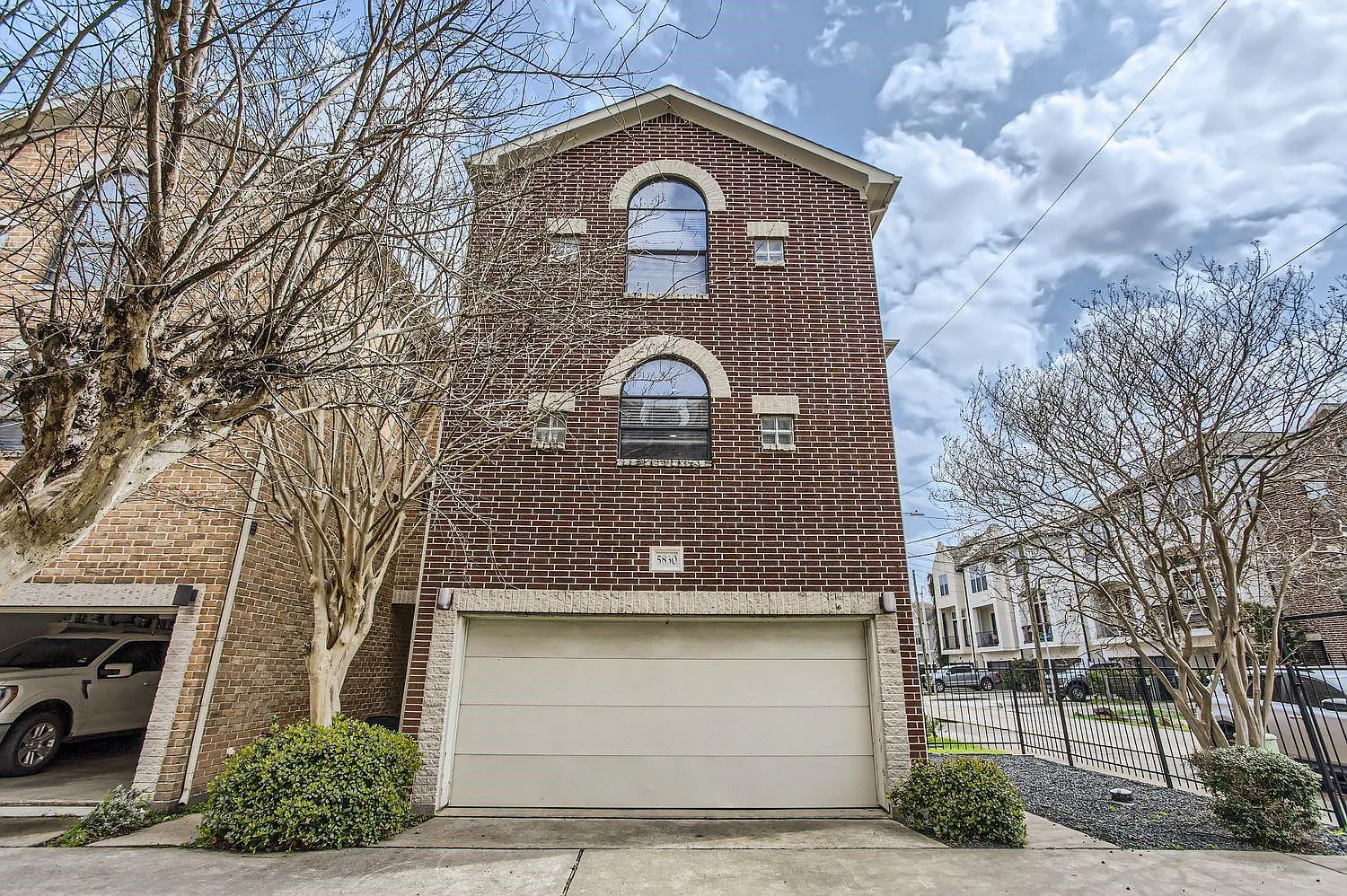 3 bed, 2.5 bath, 2176 sqft, $2,800 — Photo 1