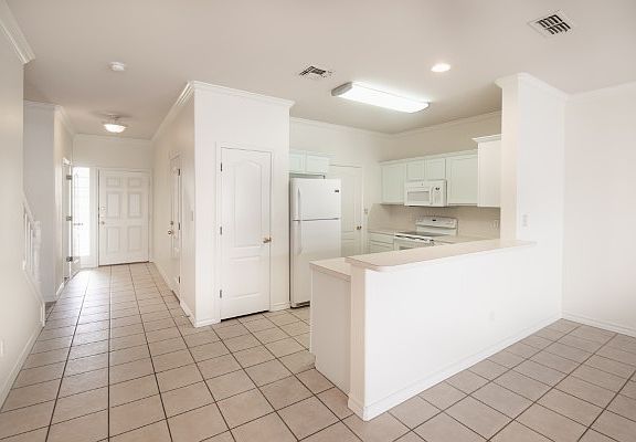 3rd image of 15110 Leeward Dr APT 303