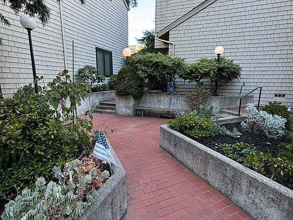 2nd image of 733 Fairfield Rd APT 11