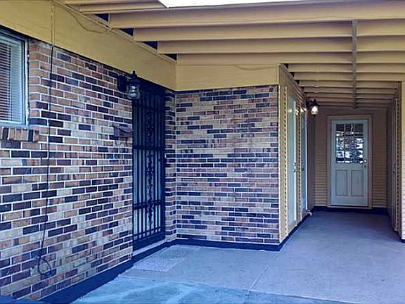 2nd image of 806 Woodmont Pl