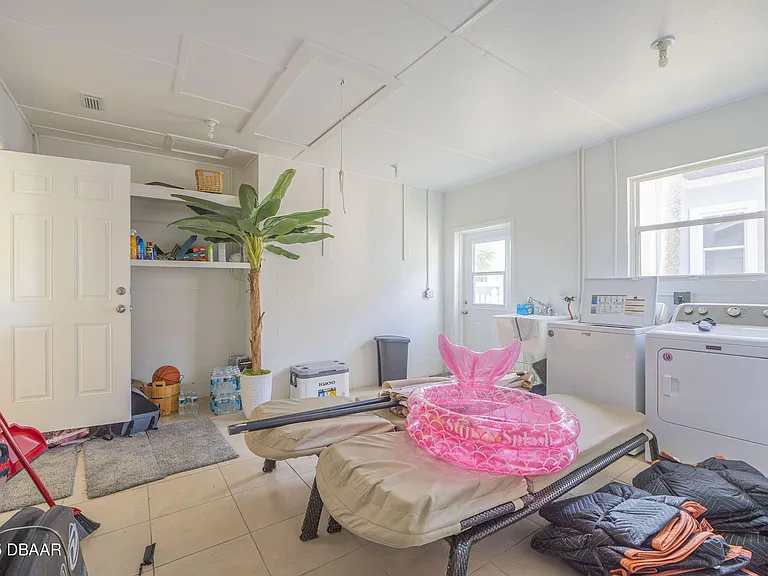 450 Lambert Ave — Photo 47