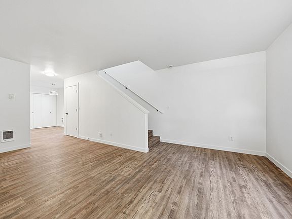 4th image of 1290 NW Knoxville Blvd