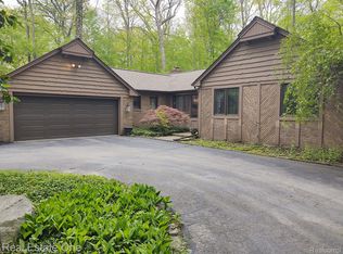 8841 Foster Rd, Clarkston, MI 48346