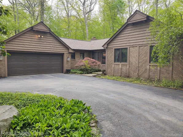 8841 Foster Rd, Clarkston, MI 48346