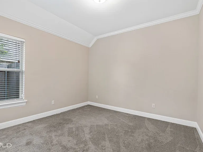 619 Labarre Ln — Photo 5