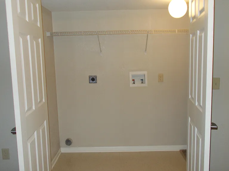 San Regis Apartments — Photo 9