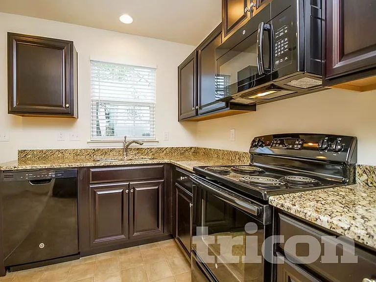 112 Hackney Ln — Photo 4