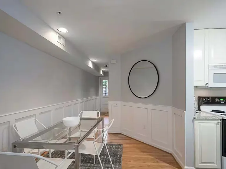 2110 R St NW #B — Photo 6