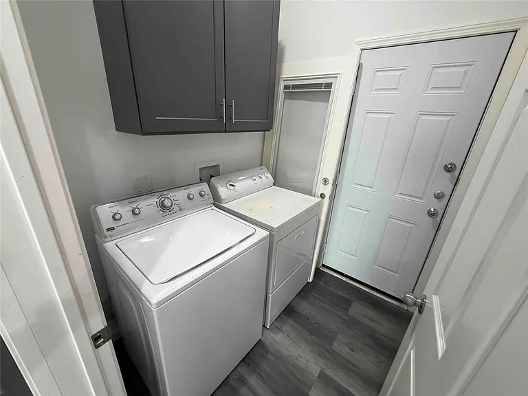 2404 Burkett St — Photo 25