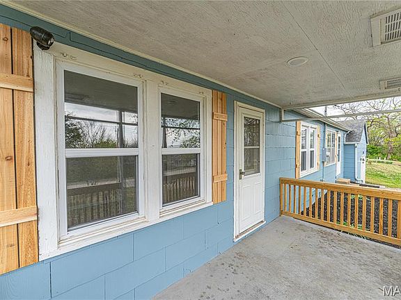 5th image of 1138 N Washington Ave