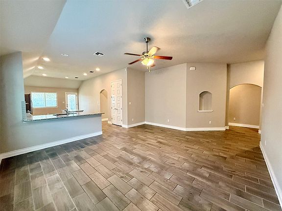4th image of 199 Tailwind Dr