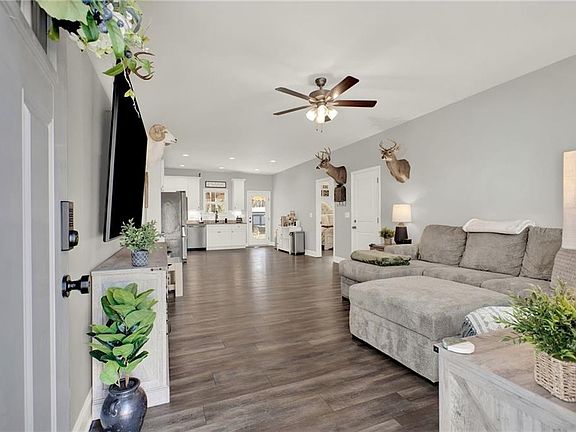 5th image of 810 Shannon Circle Connector