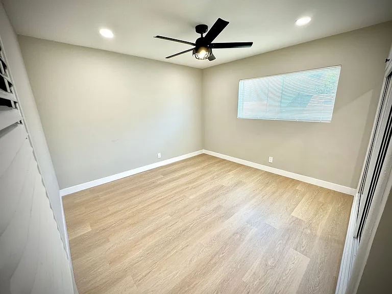 321 N Macneil St — Photo 13