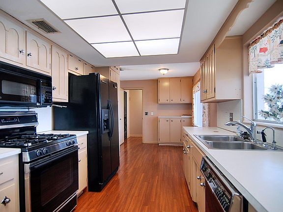 3rd image of 435 Bridgetown Ct