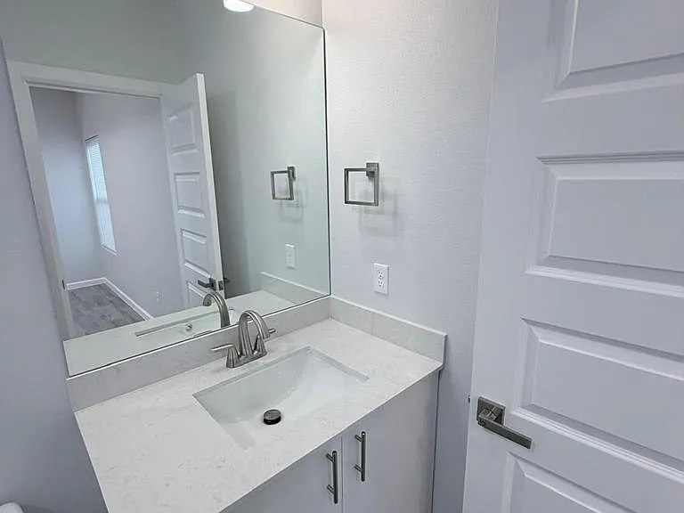 1704 Clinton St #2 — Photo 11