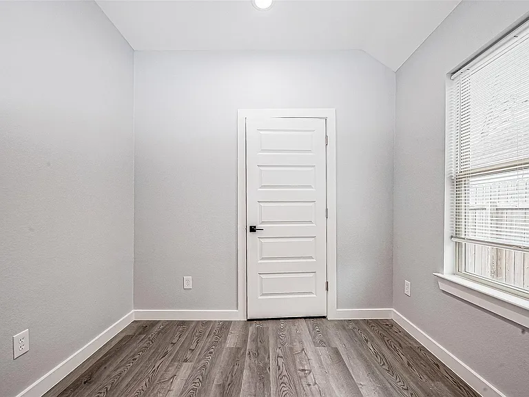 6725 Avenue K #B — Photo 32