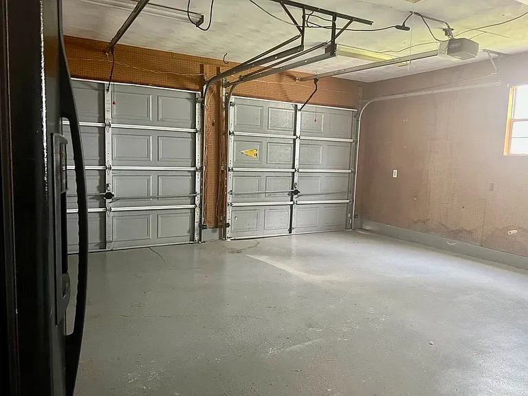 943 Chigwell Rd — Photo 26