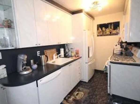 3080 Voorhies Avenue image 1 of 5