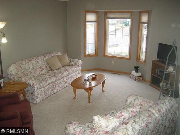 5th image of 512 Maple St S