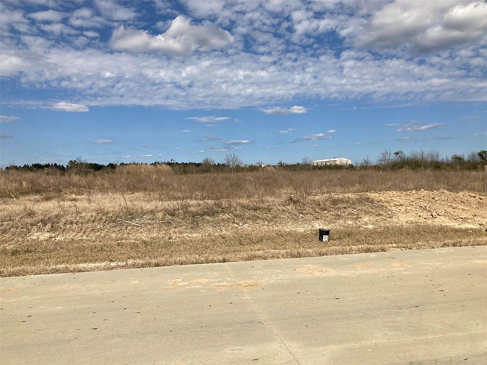 2nd image of 1025 Road 5601