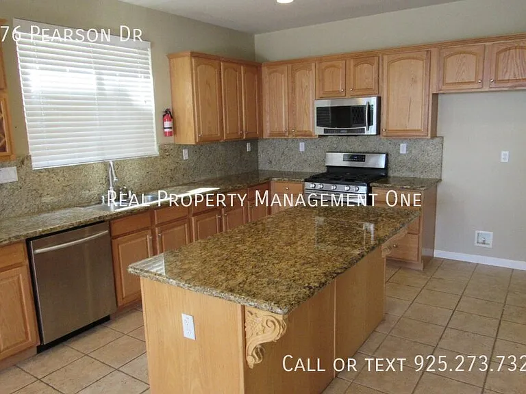 576 Pearson Dr — Photo 13