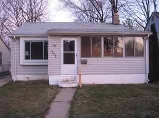 77 E Strathmore Ave, Pontiac, MI 48340