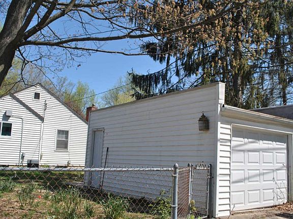 3rd image of 421 E Como Ave