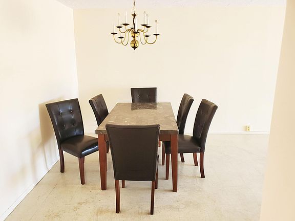 4th image of 2811 Somerset Drive #404