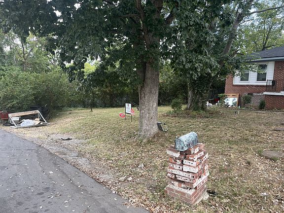 4th image of 701 Yowell Ave