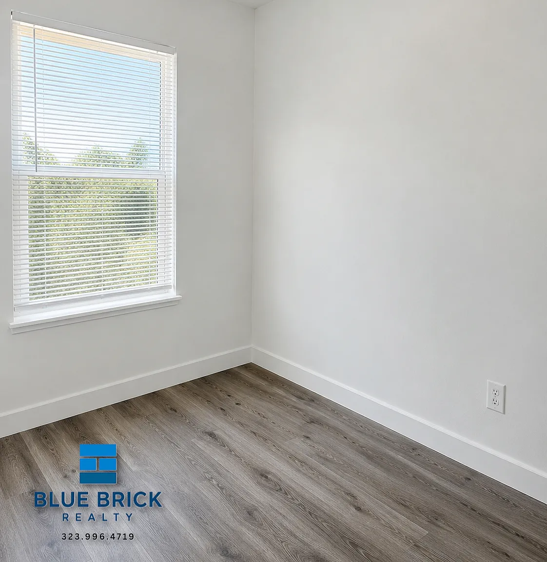 Comfortable 4-Bedroom with 2 Baths & Included Utilities — Photo 4