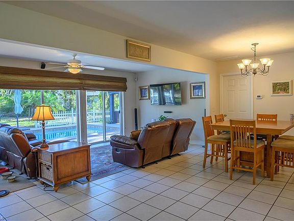 5th image of 4646 Siesta Cir