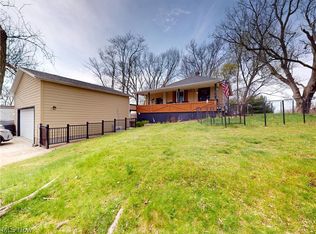 674 Portage Lakes Dr, Akron, OH 44319