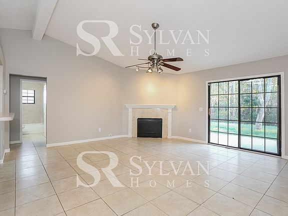 4th image of 12924 Silver Springs Dr N