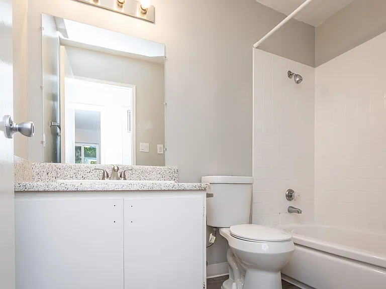 Tuscana Court Apartments — Photo 19