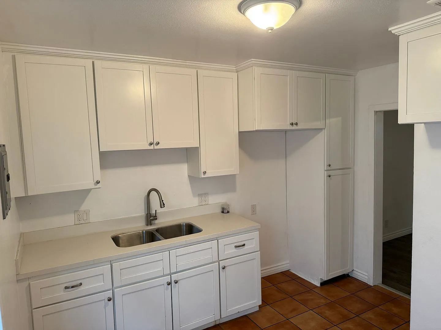 Berendo Partnersip - 749 S. Berendo St — Photo 3
