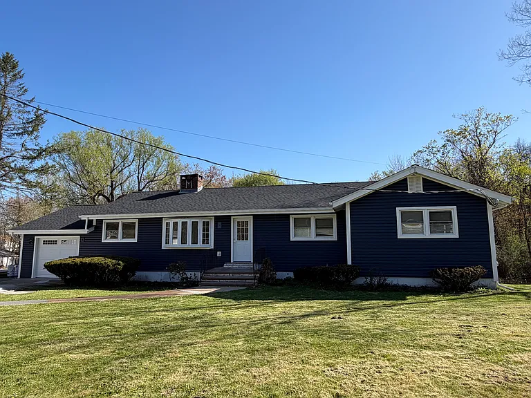762 Woodin St — Photo 3