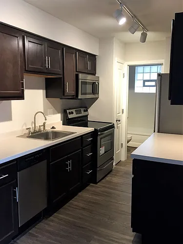 1402 Grandview Dr Photo 1